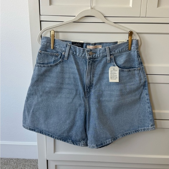 Levi's High-Rise Baggy Denim Shorts in Blue Wash 31 - Picture 5 of 10